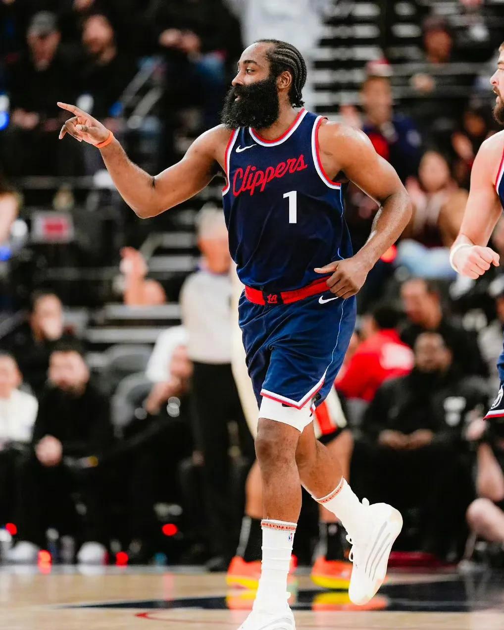 开云网页版注册入口快船球员公开质疑裁判判罚尺度，引争议，人员都是表示所有音乐.