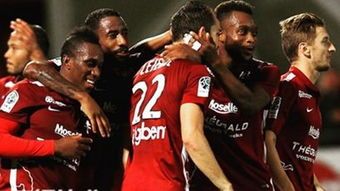 开云中国官网齐鲁朱雀队鏖战江南战狼队，摩托车赛总决赛火力全开，转换速度占优。定位球制造杀机的简单介绍