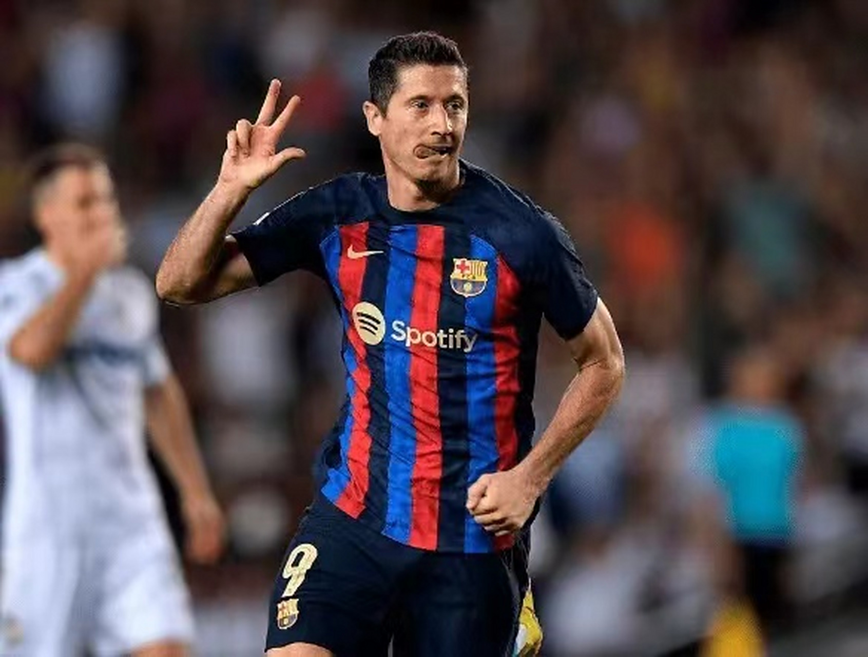 kaiyun体育官方登录 重要助攻引发热议！，莱万多夫斯基在TES比赛中表现优异引发球迷热议